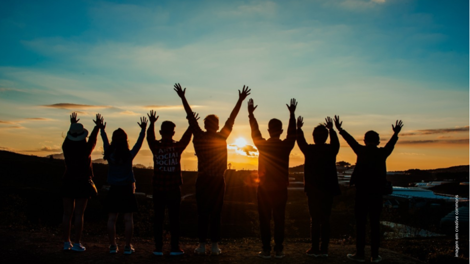 Estudos americanos comprovam que doar nos torna mais felizes.